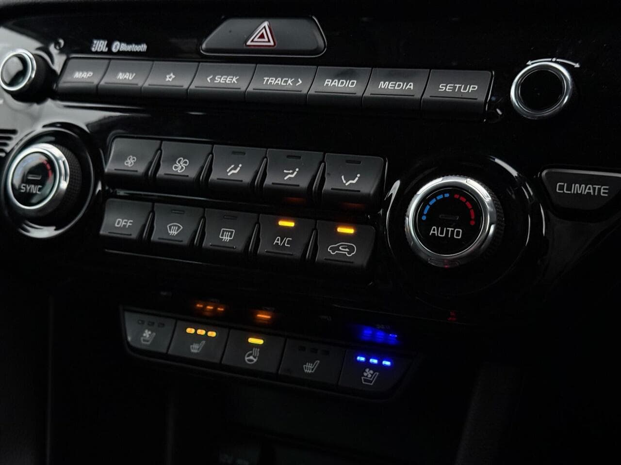 Kia Sportage thumbnail Interior Front