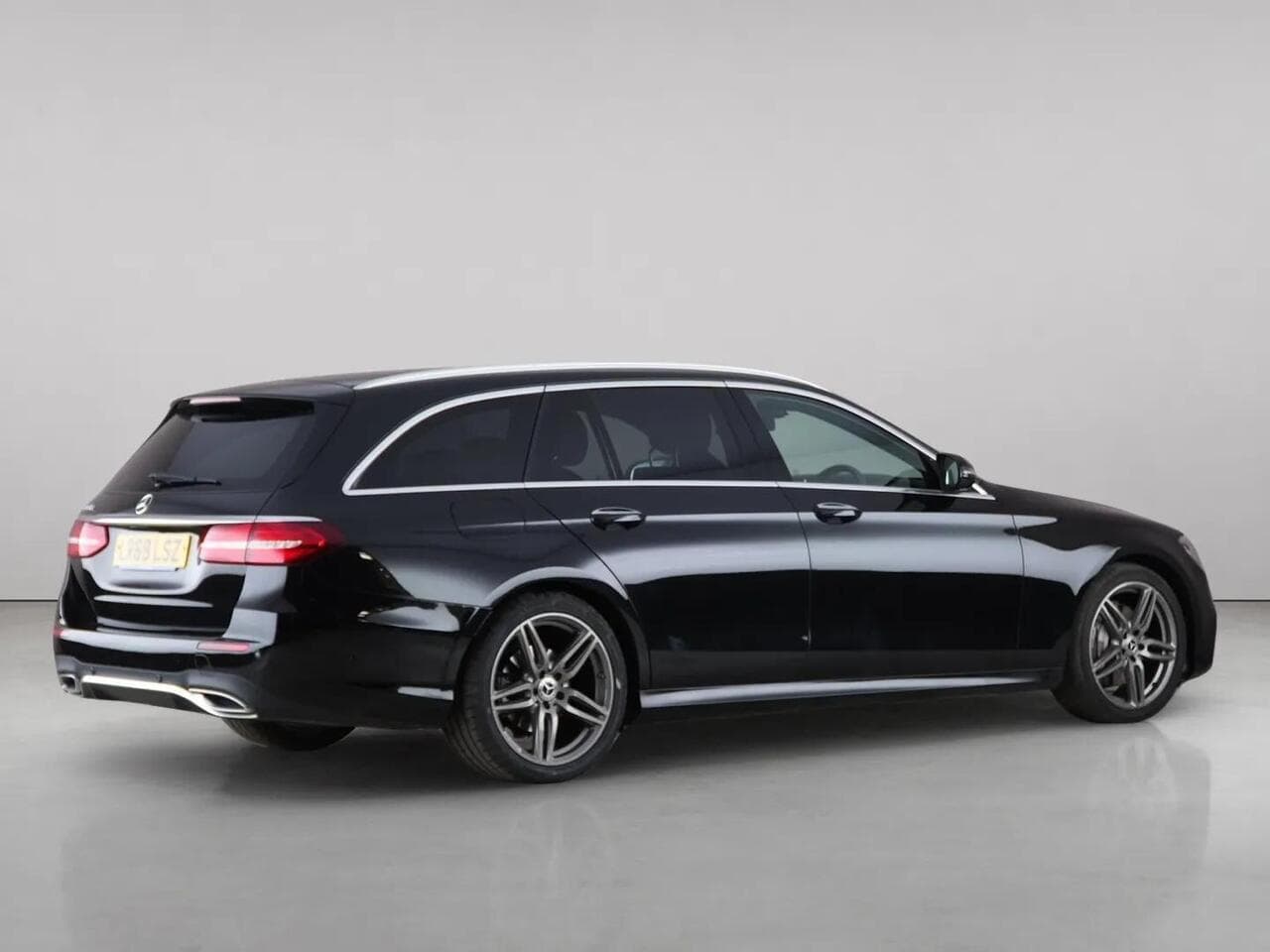 Mercedes-Benz E Class thumbnail Side Right