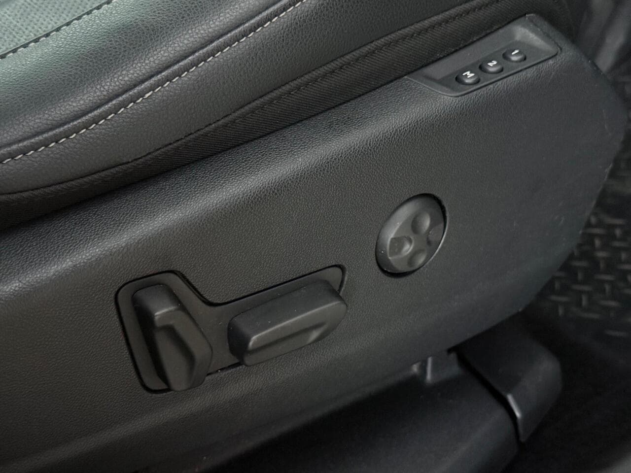 Vauxhall Grandland X thumbnail Misc Controls