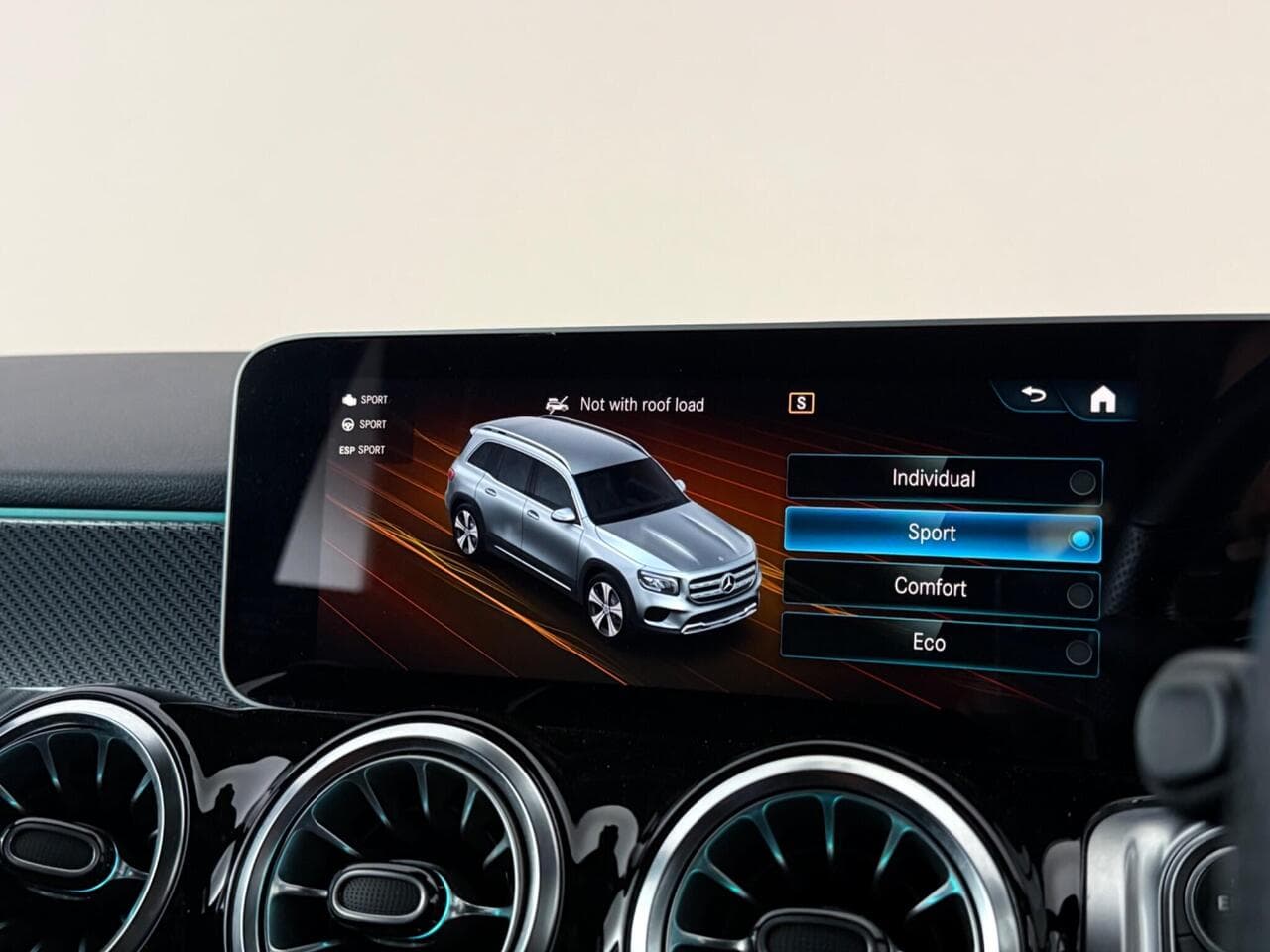 Mercedes-Benz GLB thumbnail Infotainment System