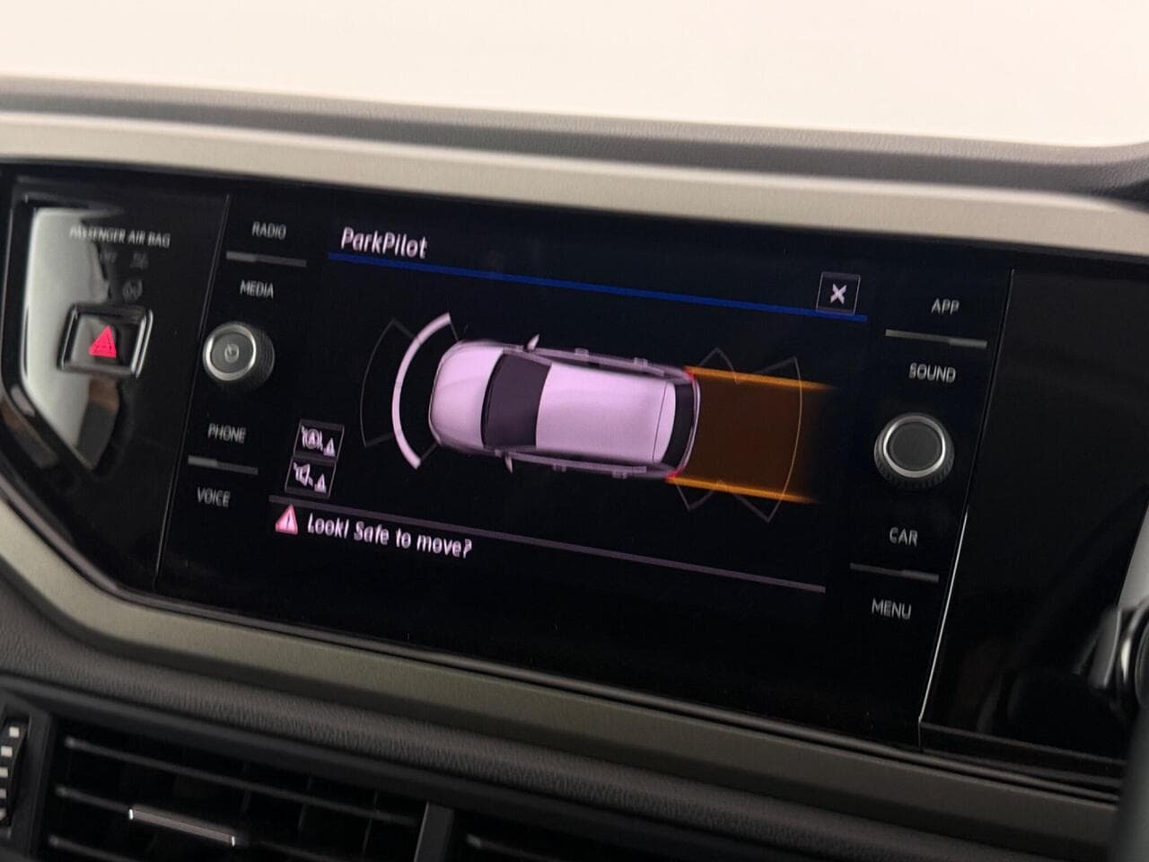 Volkswagen Polo thumbnail Infotainment System
