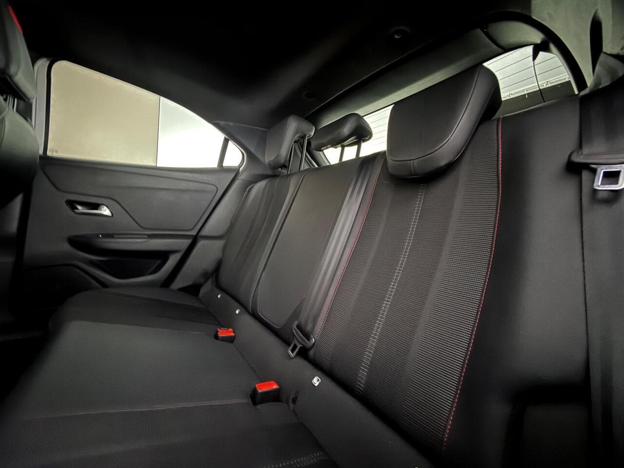 Vauxhall Mokka thumbnail Seats Rear