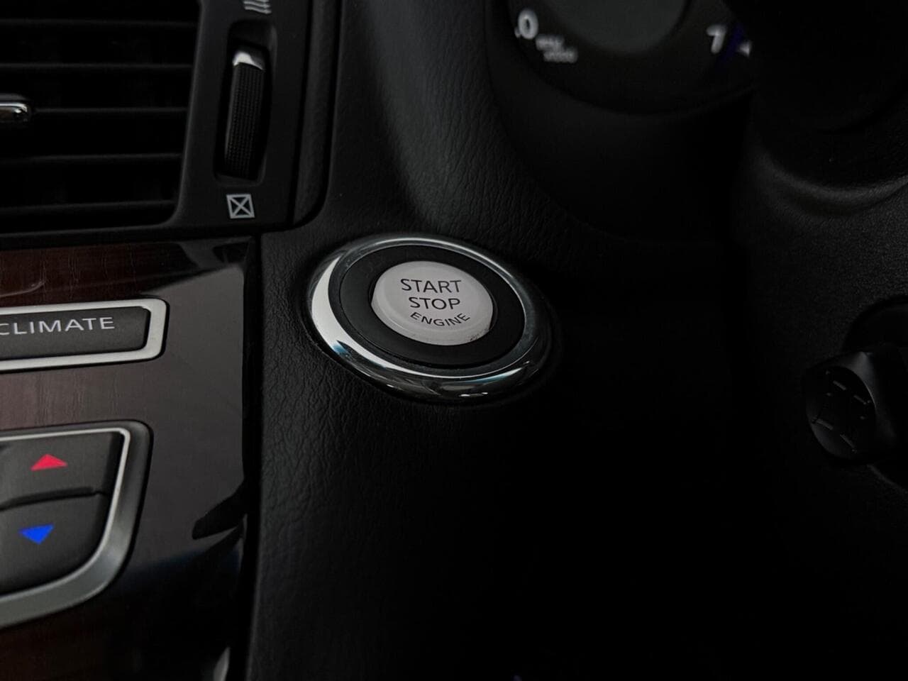 Infiniti Q70 thumbnail Misc Controls