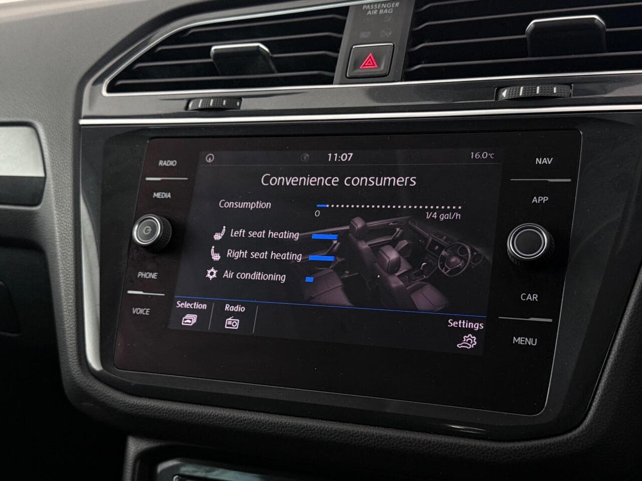 Volkswagen Tiguan thumbnail Infotainment System