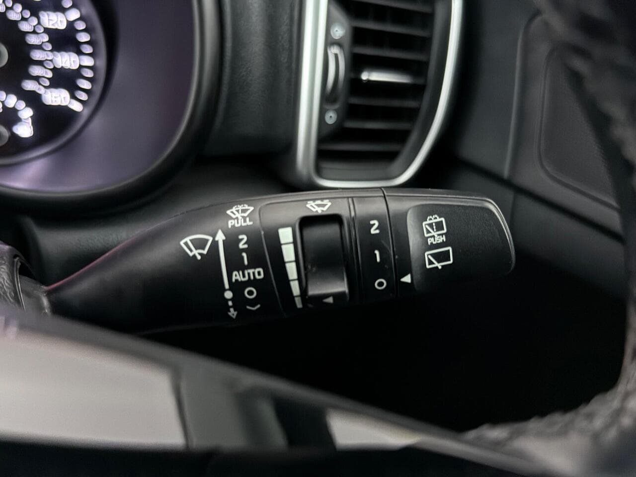 Kia Sportage thumbnail Misc Controls