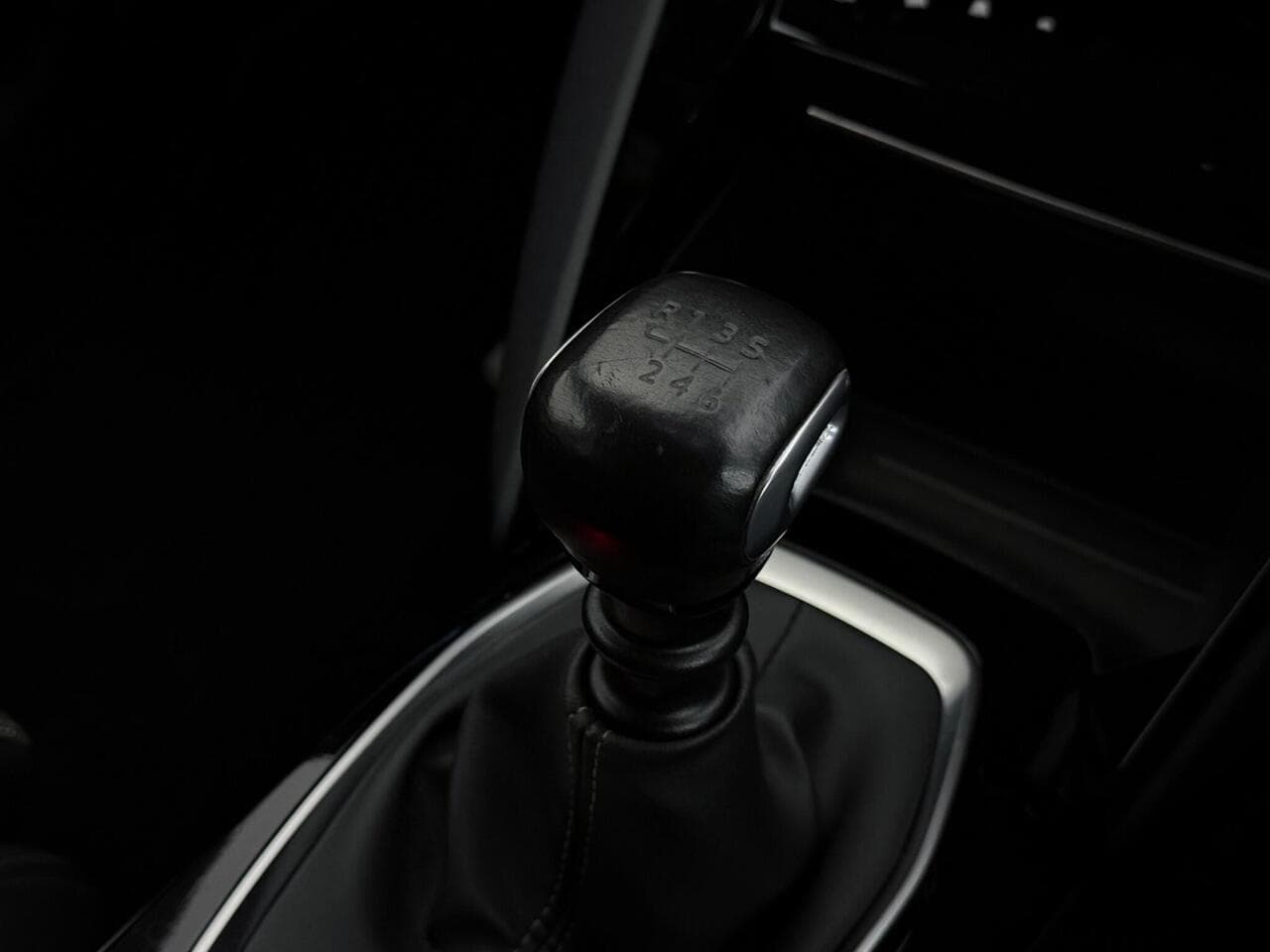 Peugeot 2008 thumbnail Interior Front