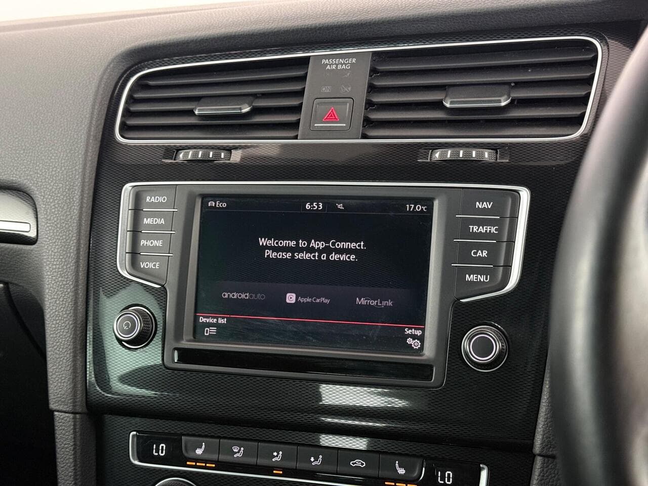 Volkswagen Golf thumbnail Infotainment System
