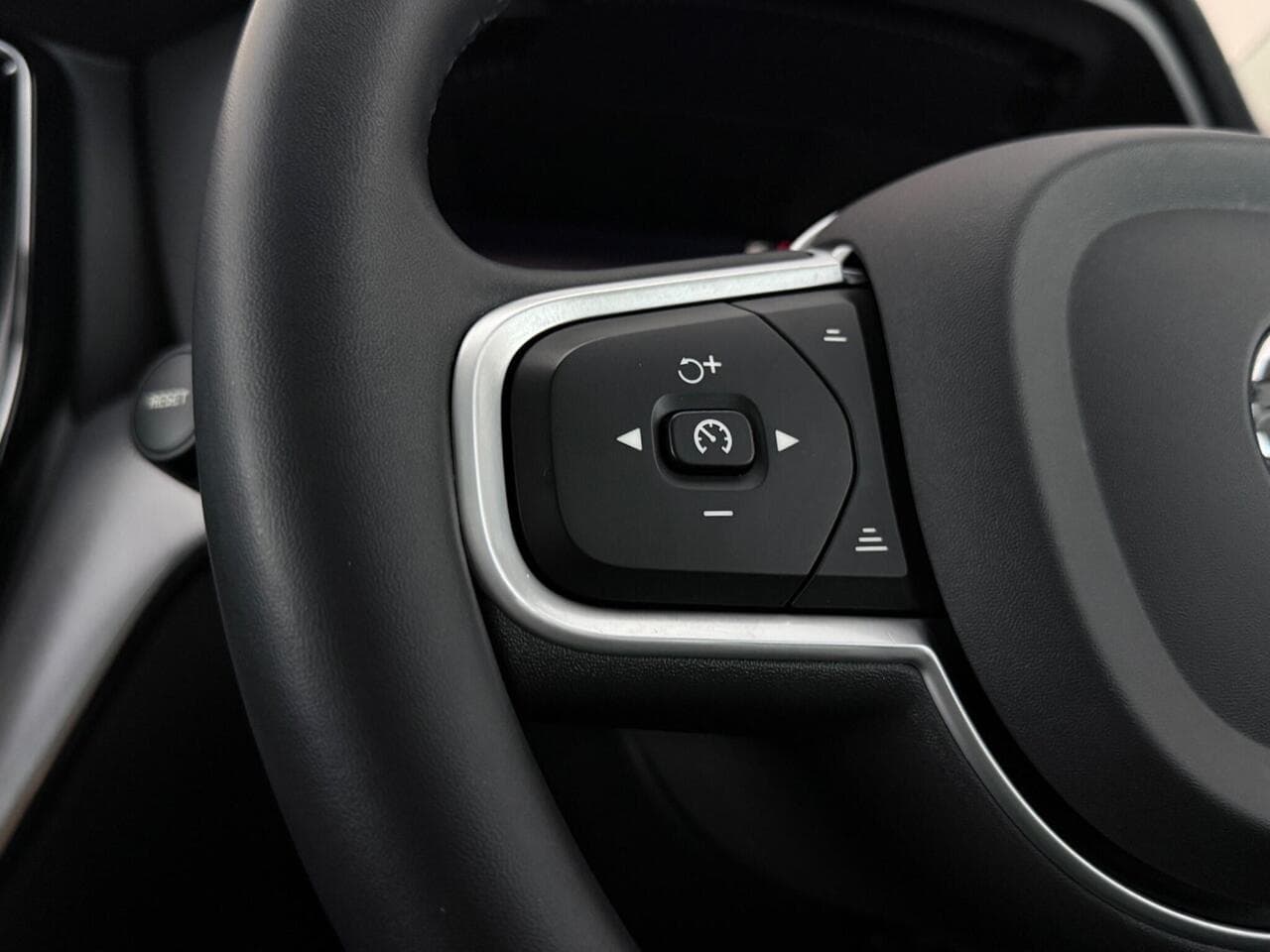 Volvo XC60 thumbnail Misc Controls