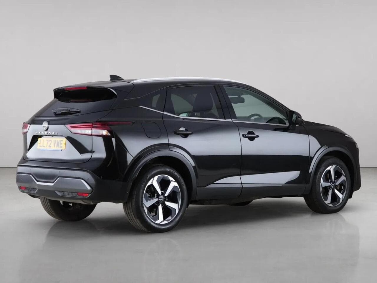 Nissan Qashqai thumbnail Side Right