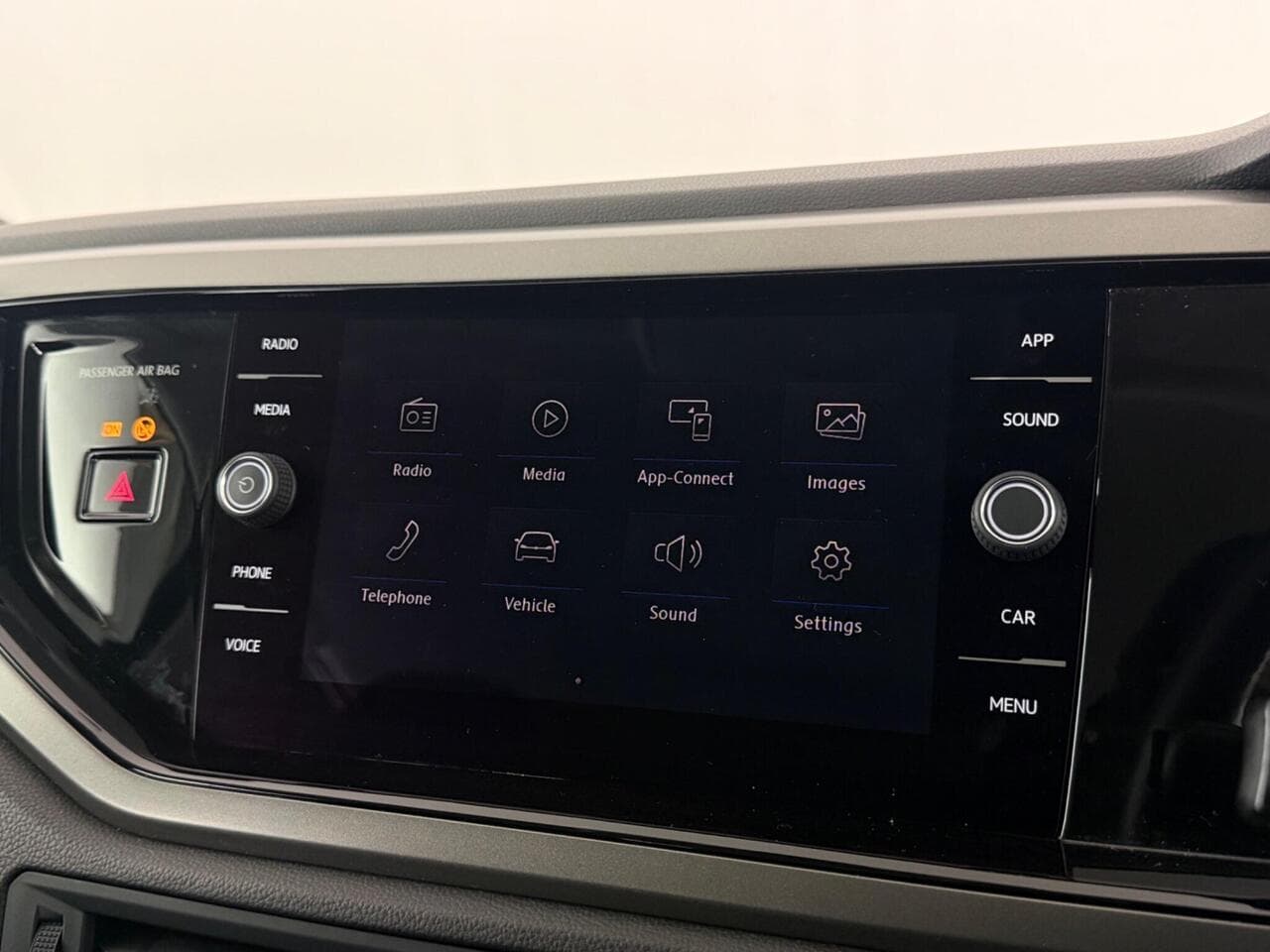 Volkswagen Polo thumbnail Infotainment System
