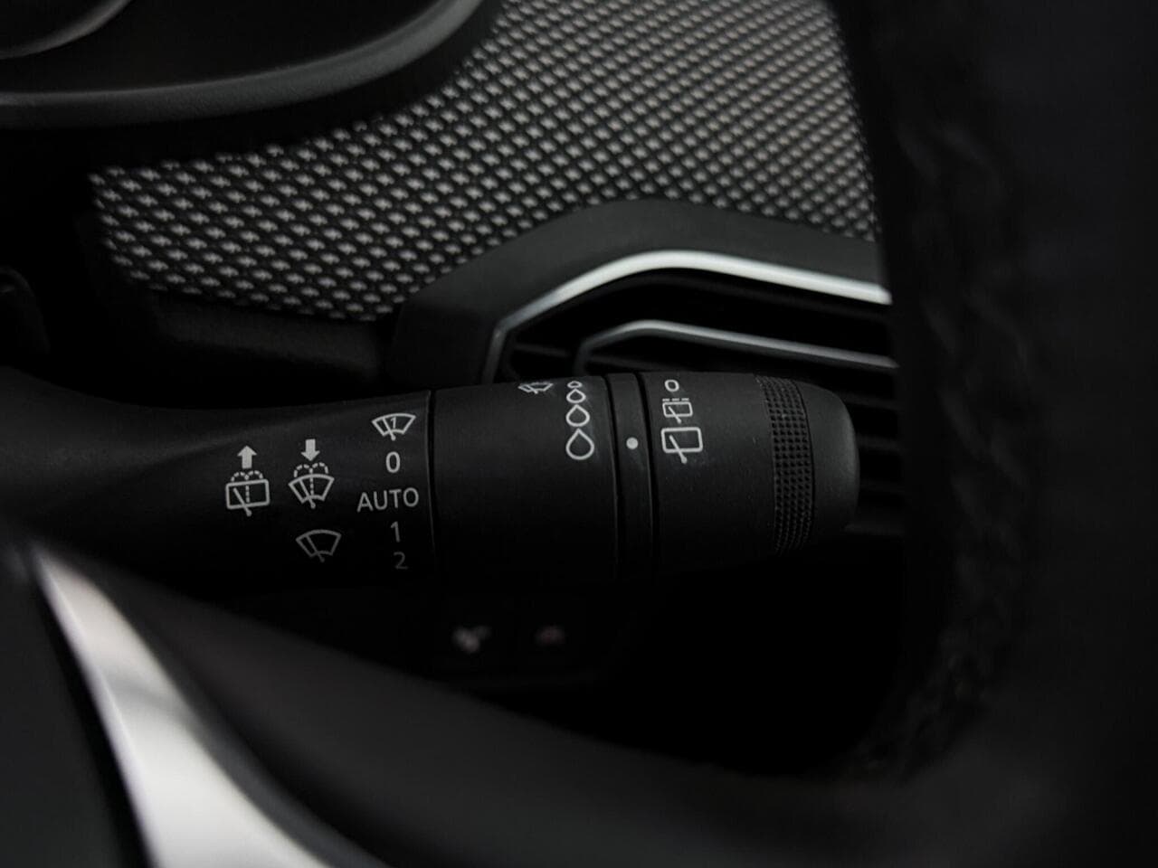 Dacia Sandero thumbnail Misc Controls