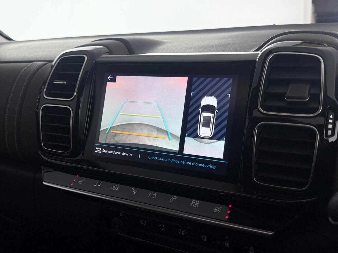 Citroen C5 Aircross thumbnail Infotainment System