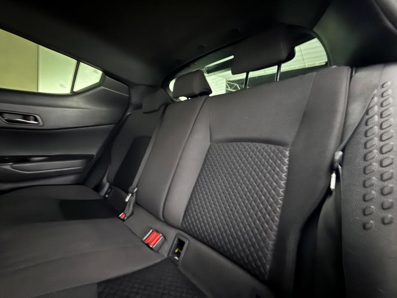 Toyota C-HR thumbnail Seats Rear