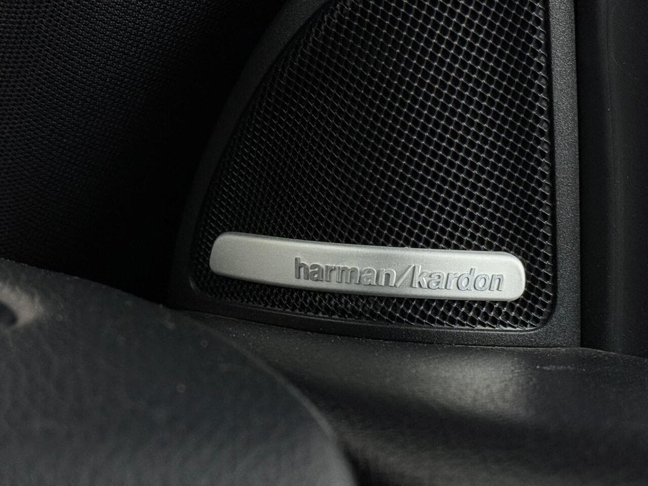 Mercedes-Benz CLA thumbnail Misc Controls