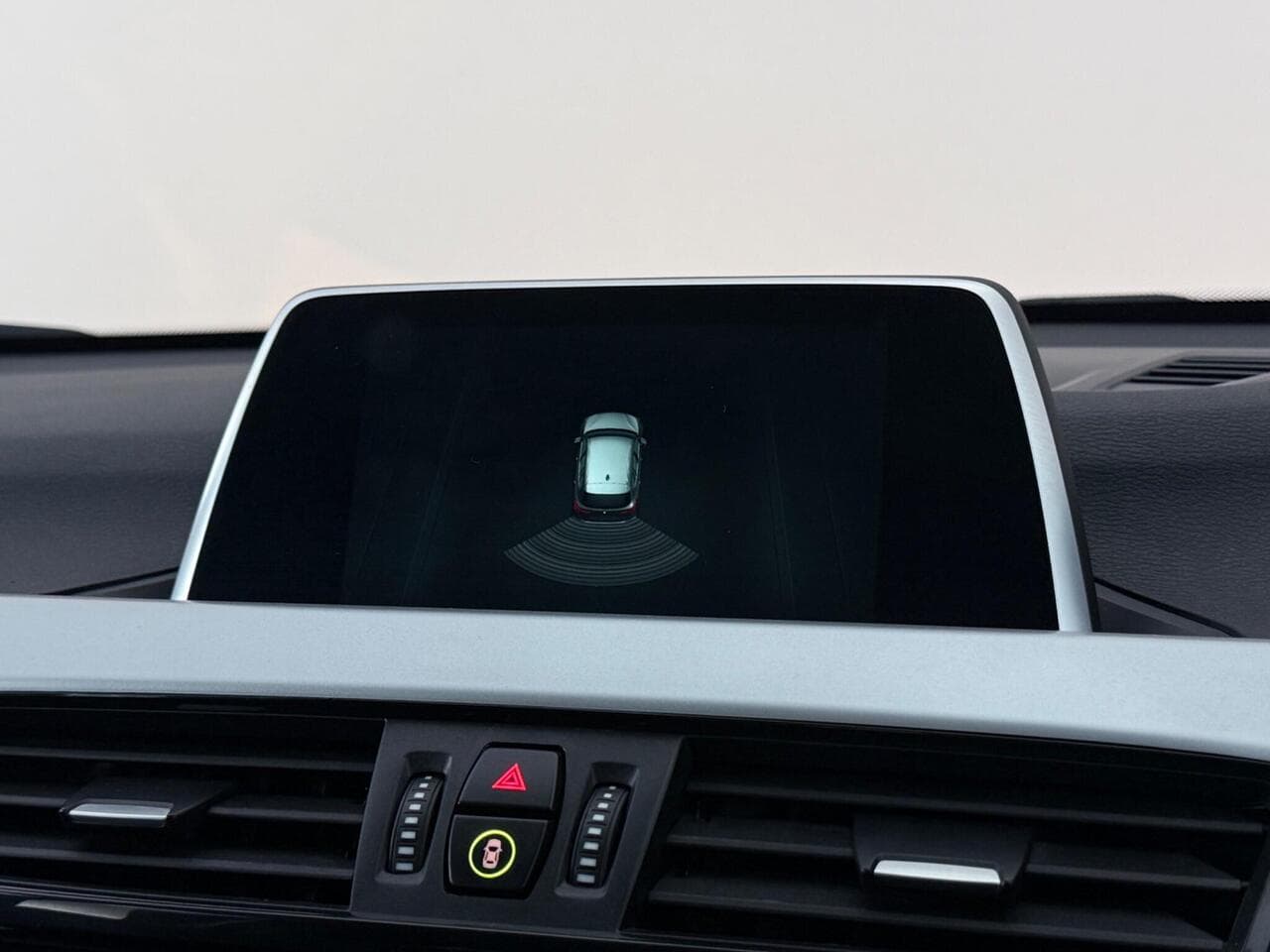 BMW X1 thumbnail Infotainment System