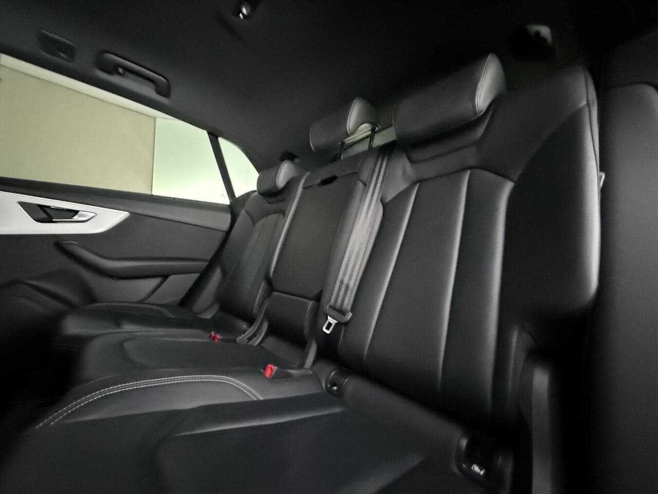 Audi Q8 thumbnail Seats Rear