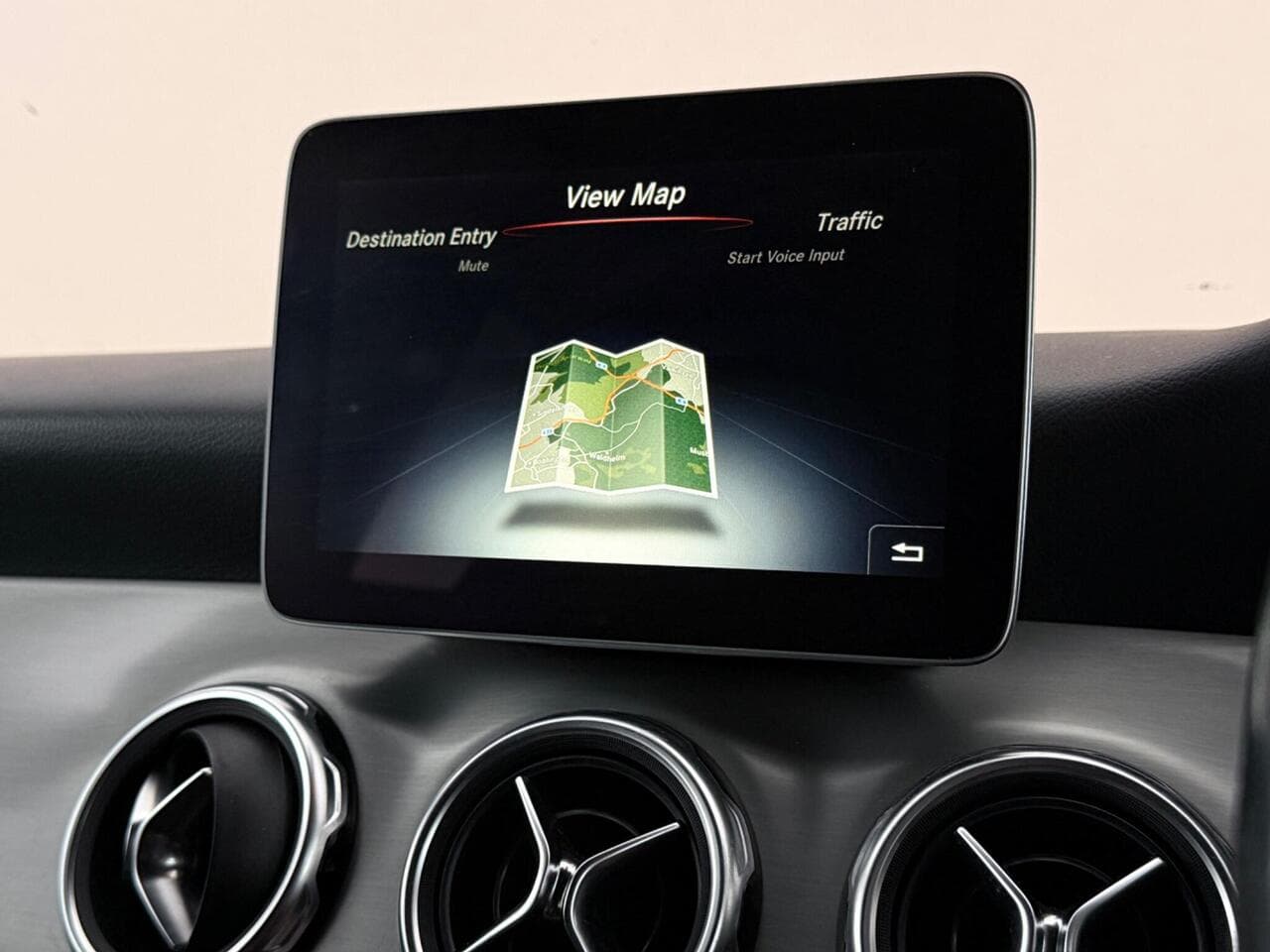Mercedes-Benz GLA thumbnail Infotainment System