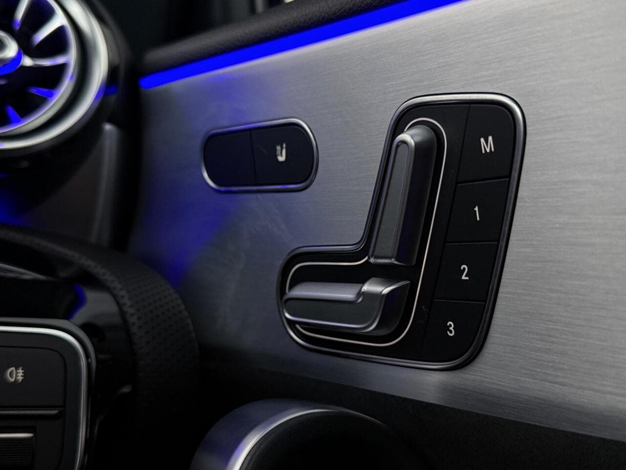 Mercedes-Benz A Class thumbnail Misc Controls