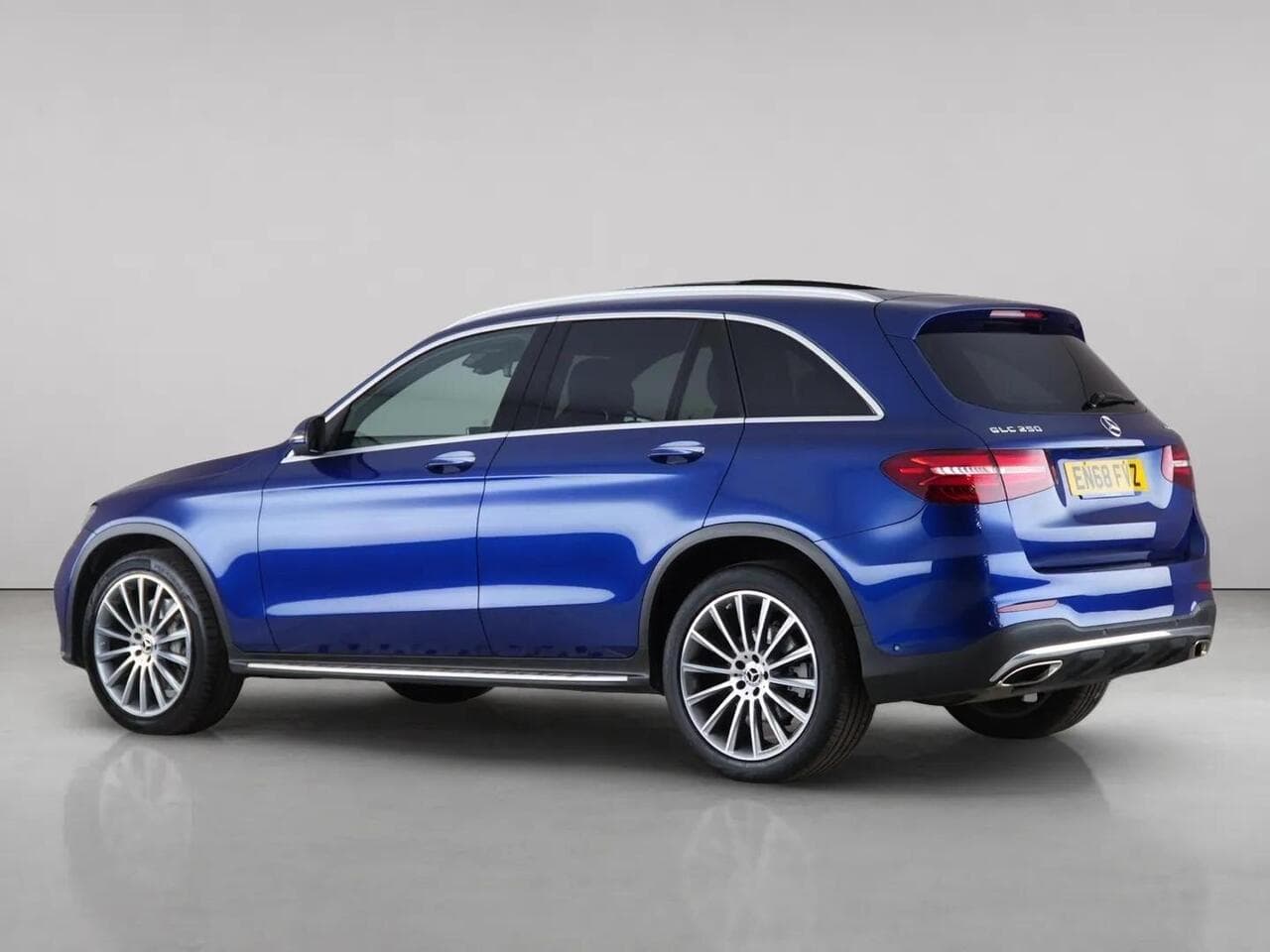Mercedes-Benz GLC thumbnail Side Left