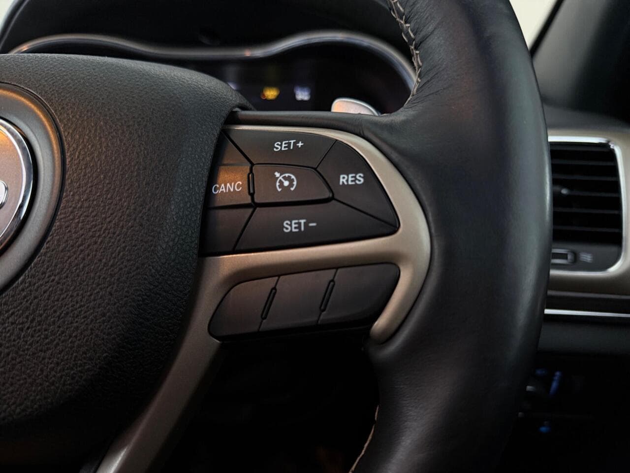 Jeep Grand Cherokee thumbnail Misc Controls