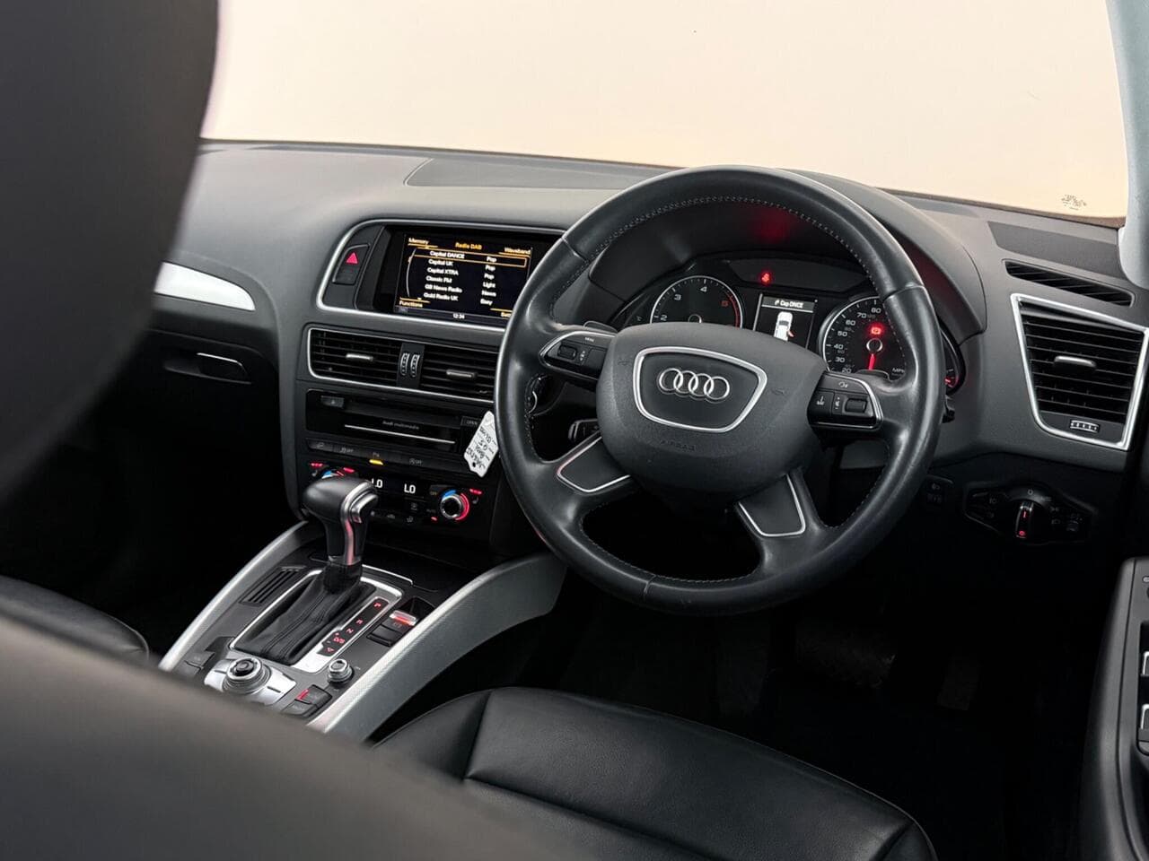 Audi Q5 thumbnail Interior Front