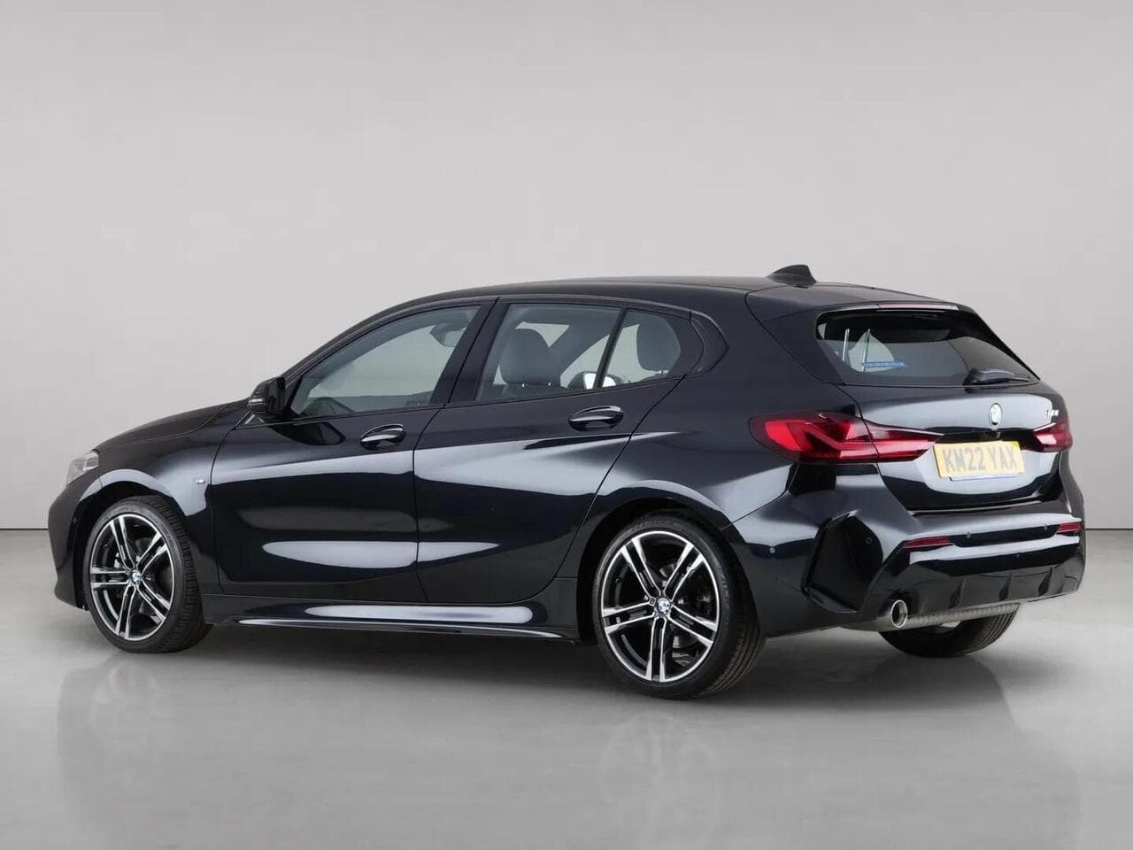 BMW 1 Series thumbnail Side Left