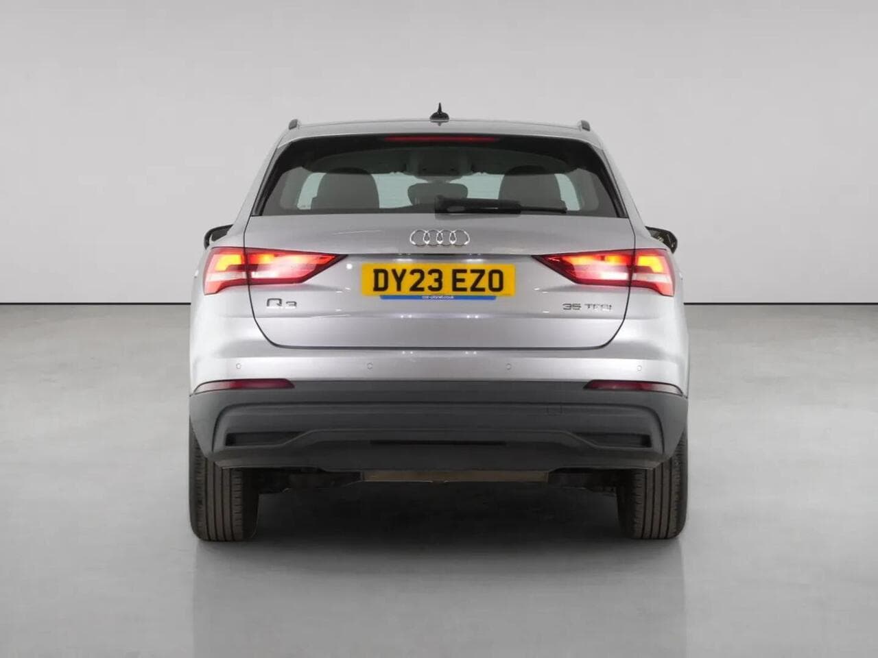 Audi Q3 thumbnail Rear