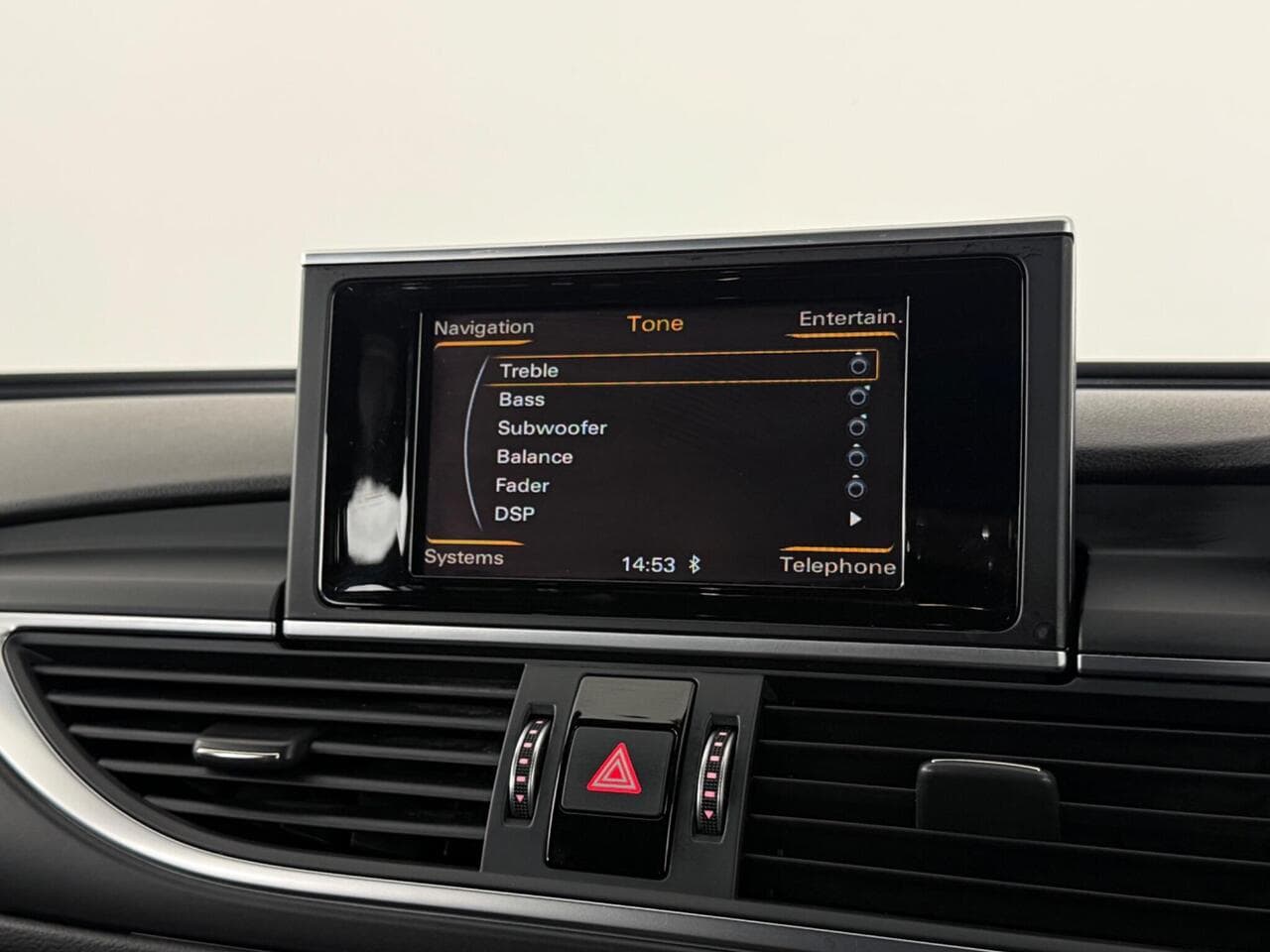 Audi A6 Avant thumbnail Infotainment System