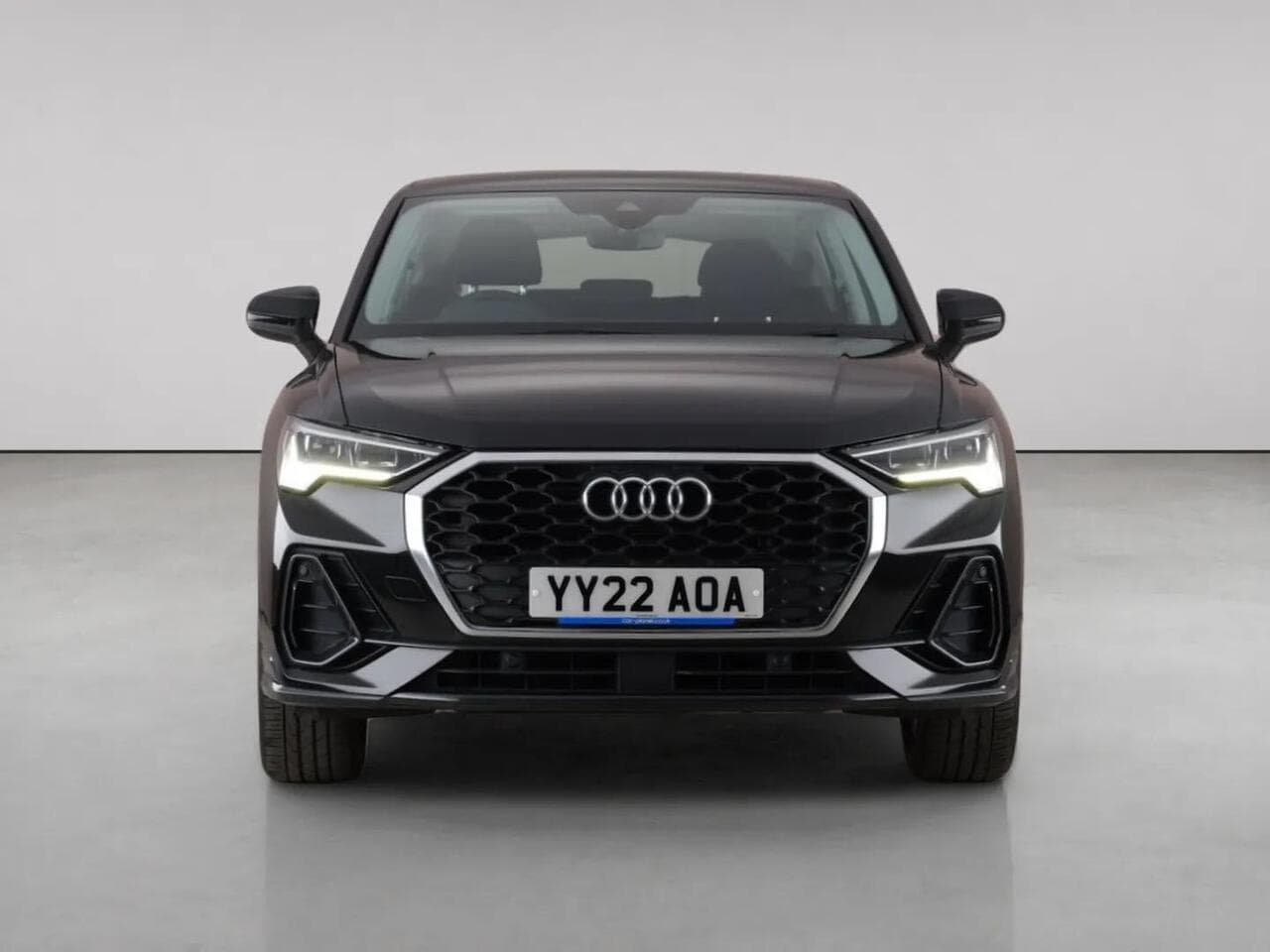 Audi Q3 thumbnail Front