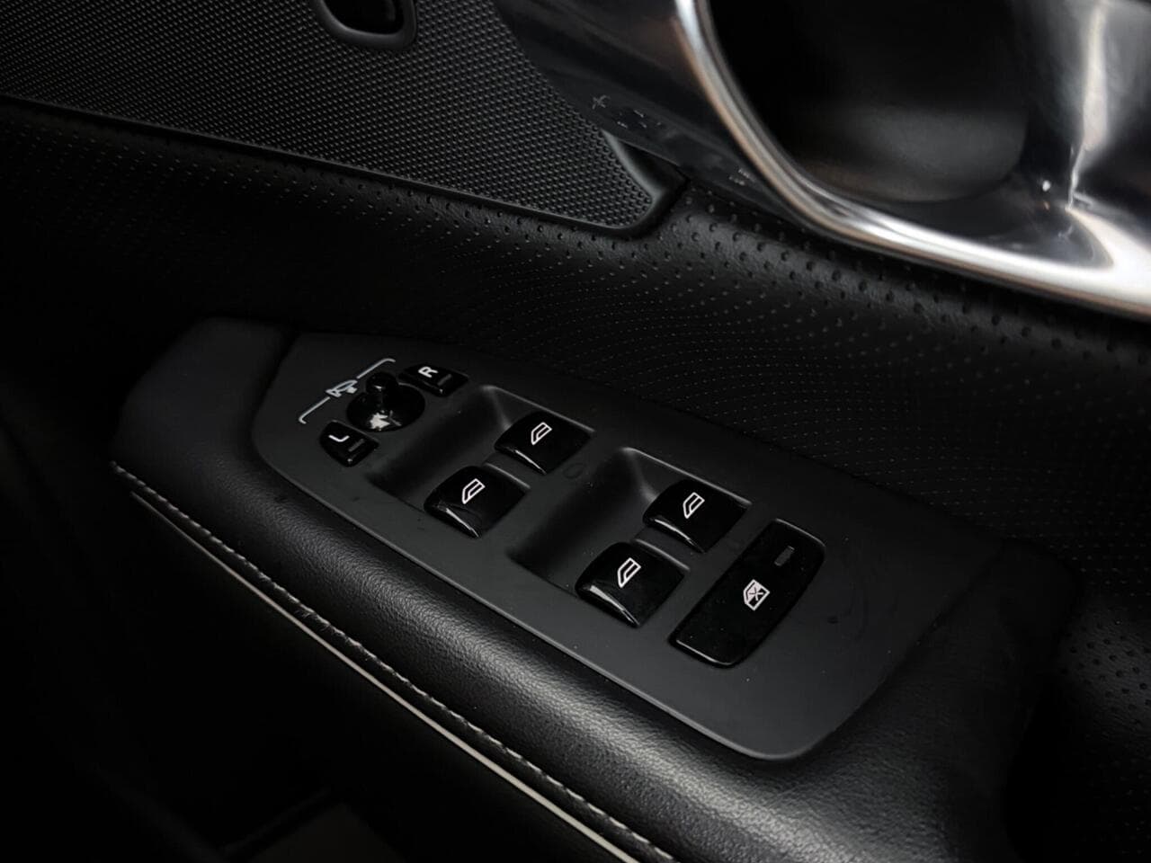 Volvo S90 thumbnail Misc Controls
