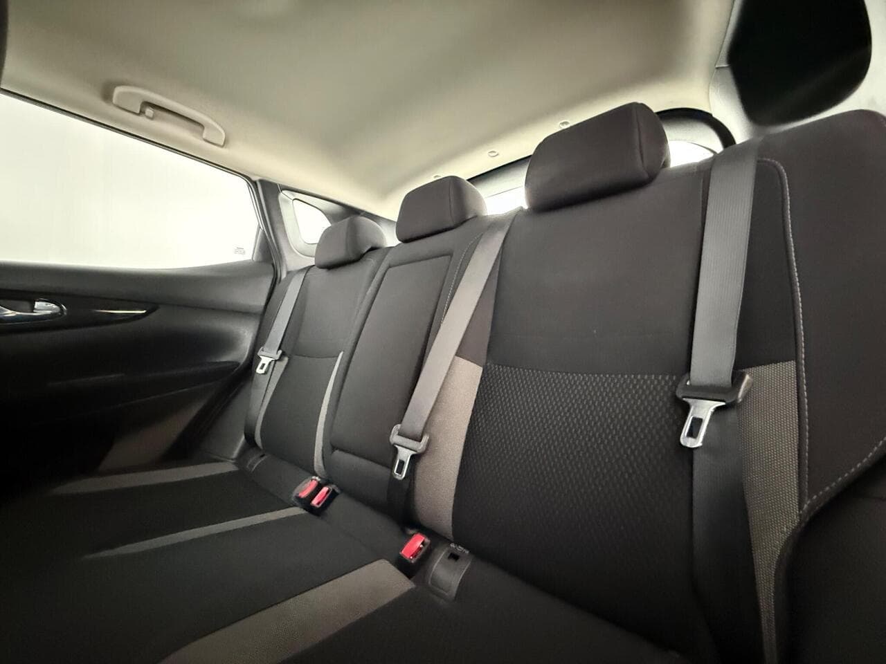 Nissan Qashqai thumbnail Seats Rear
