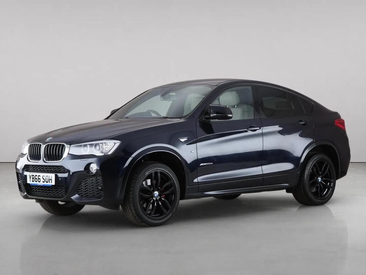 BMW X4 thumbnail Front Left