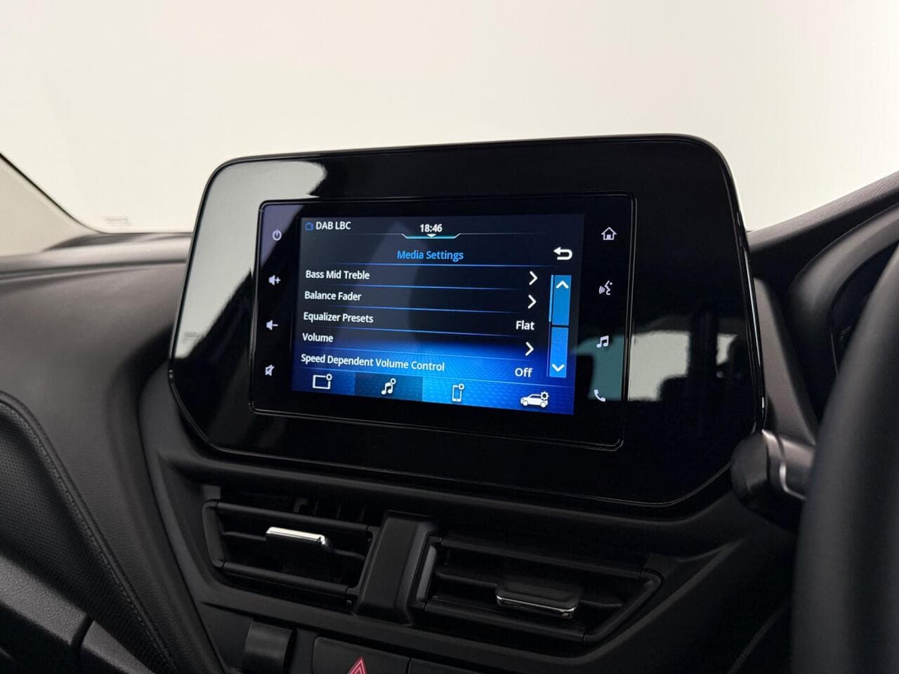 Suzuki S-Cross thumbnail Infotainment System