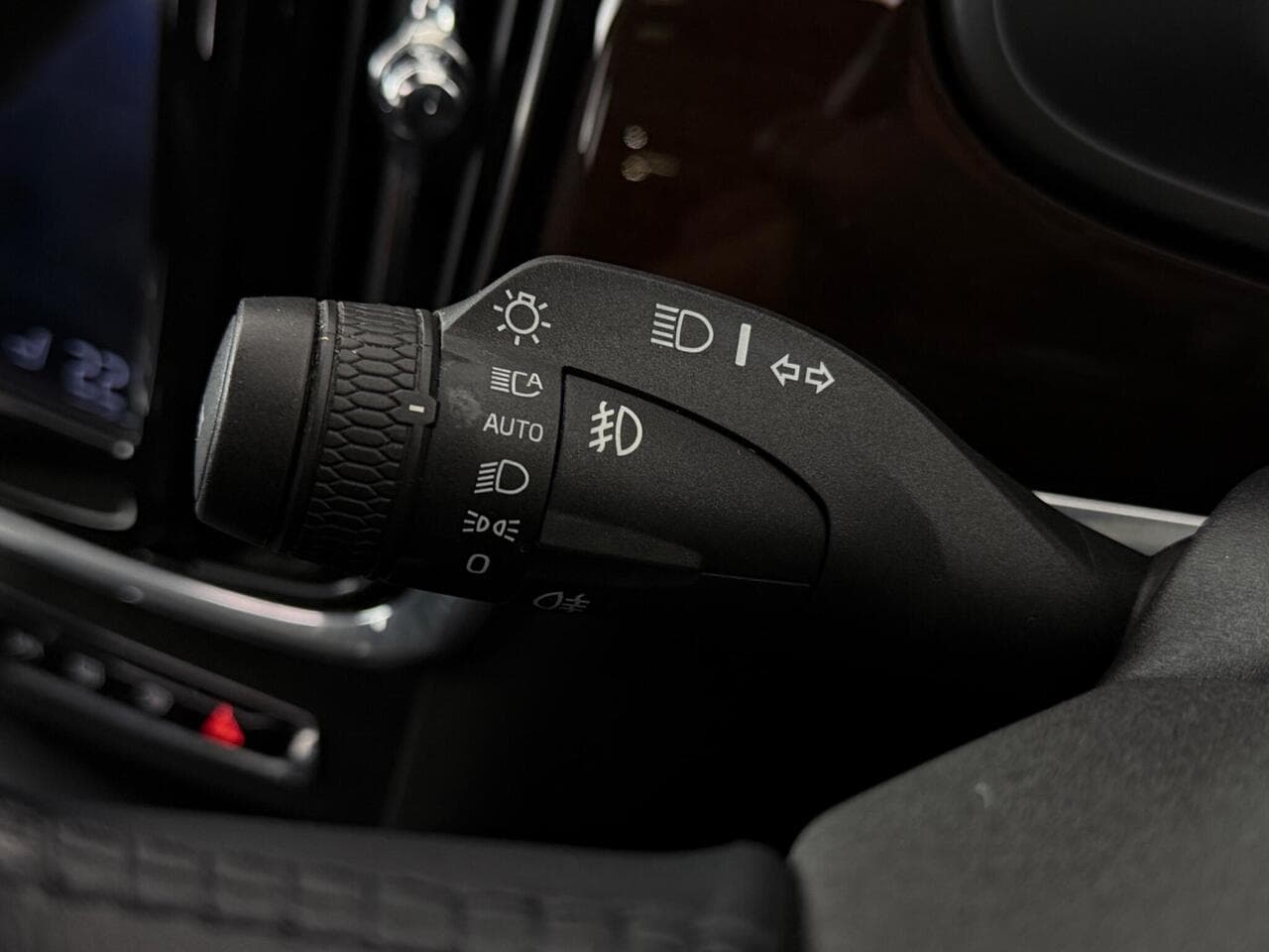 Volvo V90 thumbnail Misc Controls