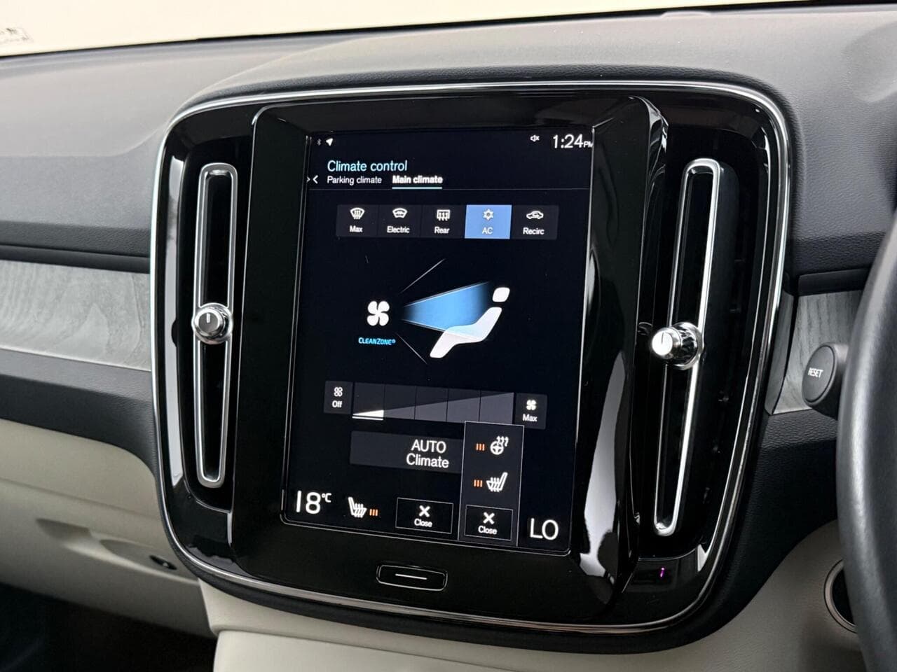 Volvo XC40 thumbnail Infotainment System