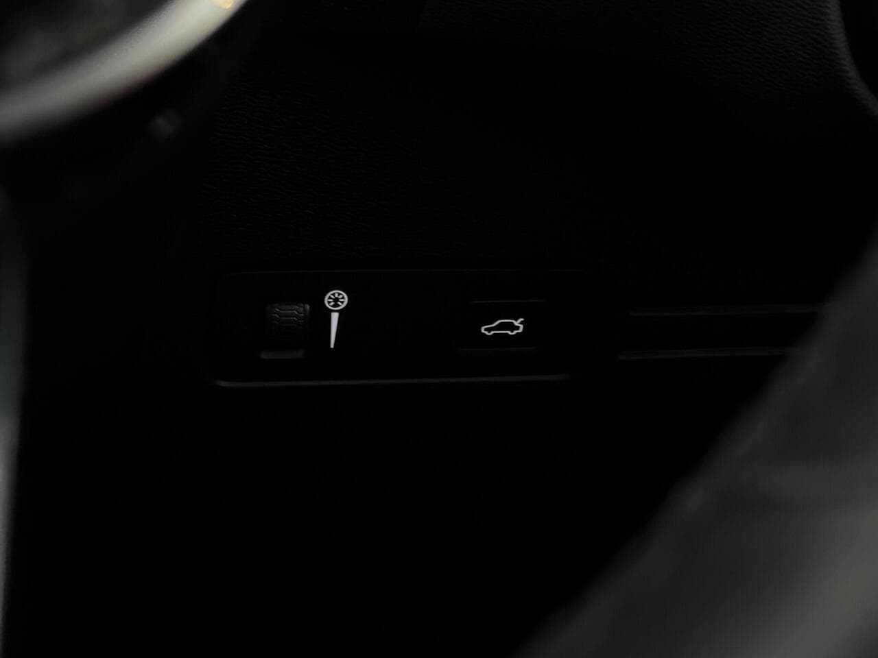 Volvo XC40 thumbnail Misc Controls