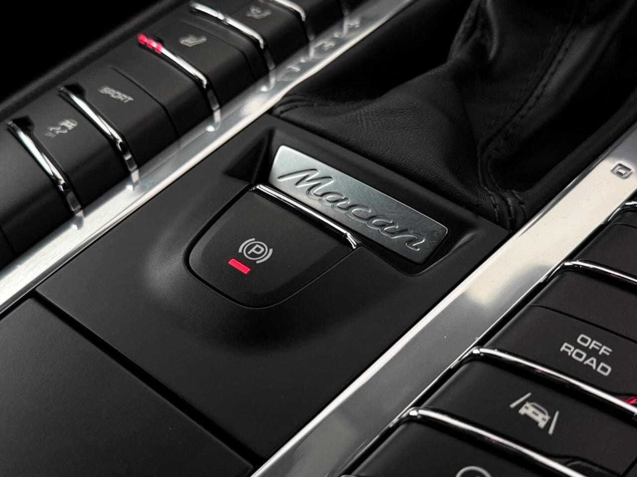 Porsche Macan thumbnail Misc Controls