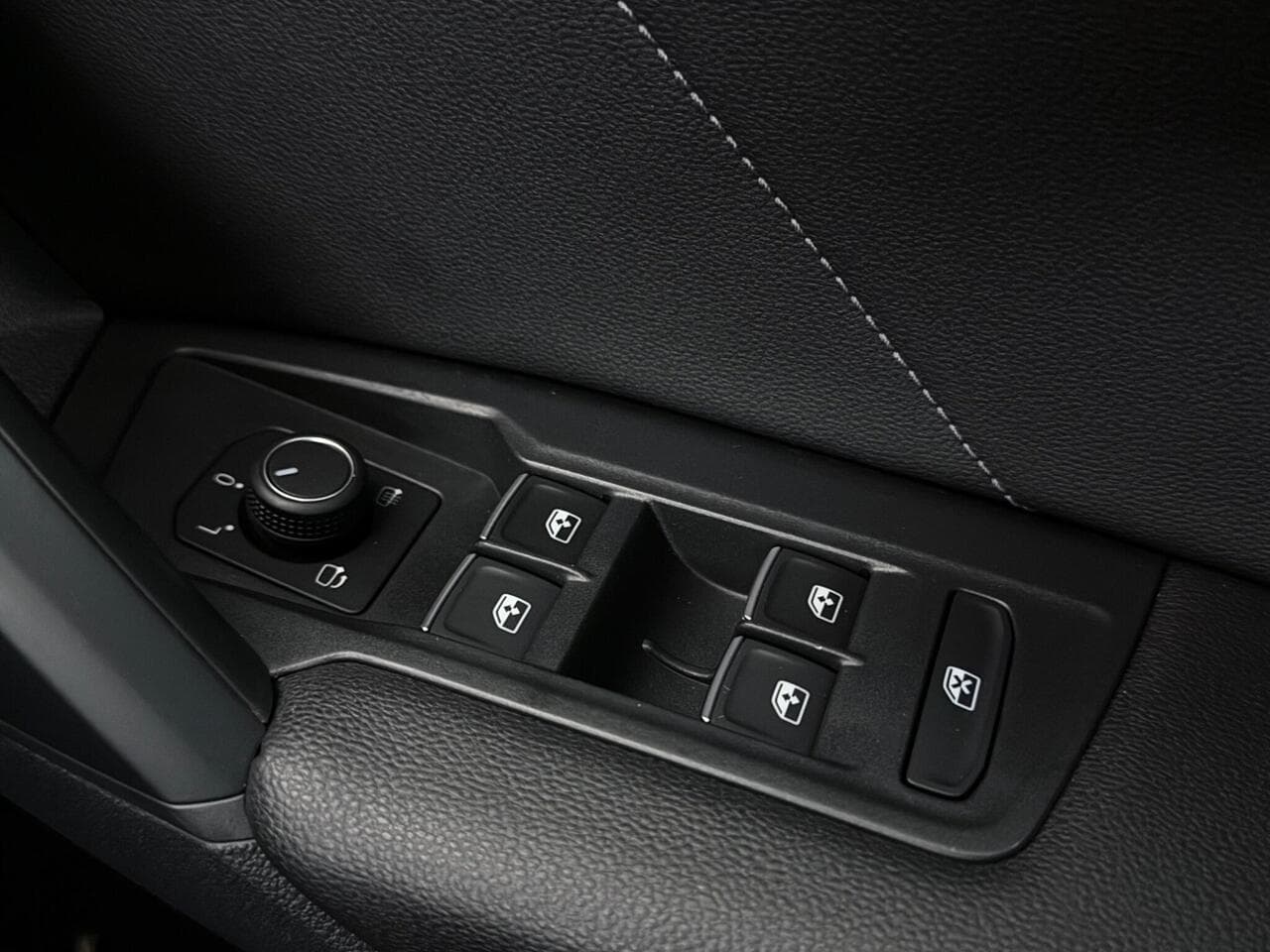 Volkswagen Tiguan thumbnail Misc Controls