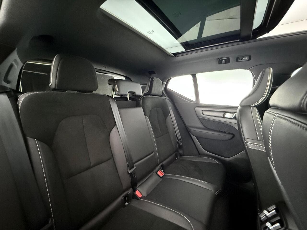 Volvo XC40 thumbnail Seats Rear