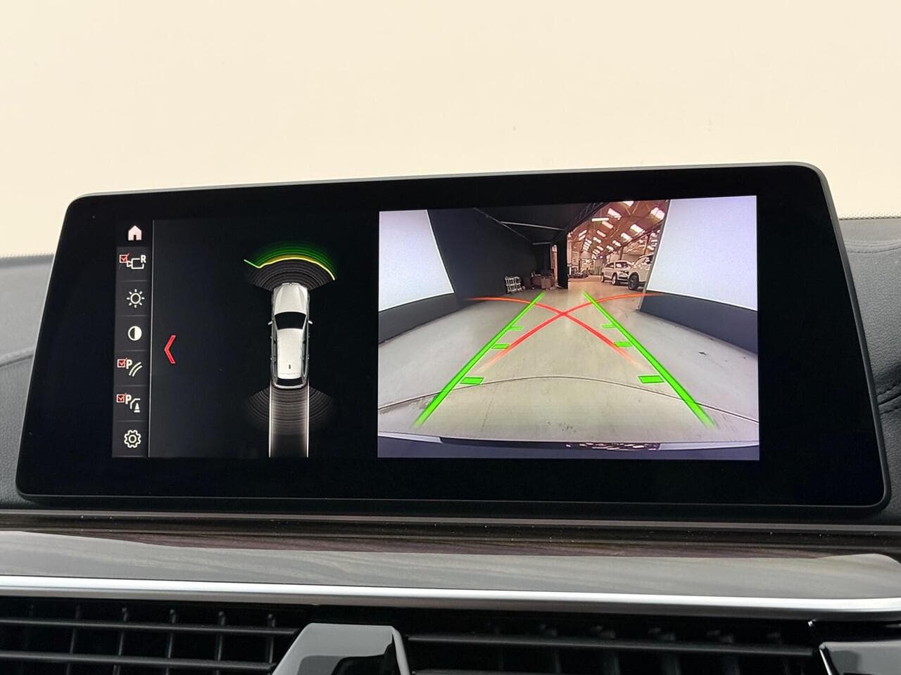BMW 5 Series thumbnail Infotainment System