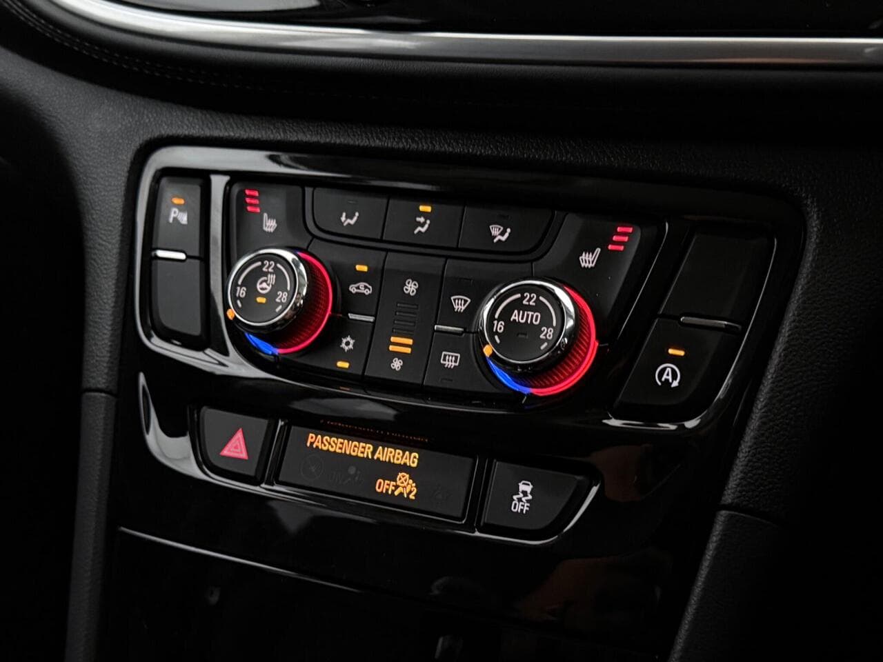 Vauxhall Mokka X thumbnail Misc Controls