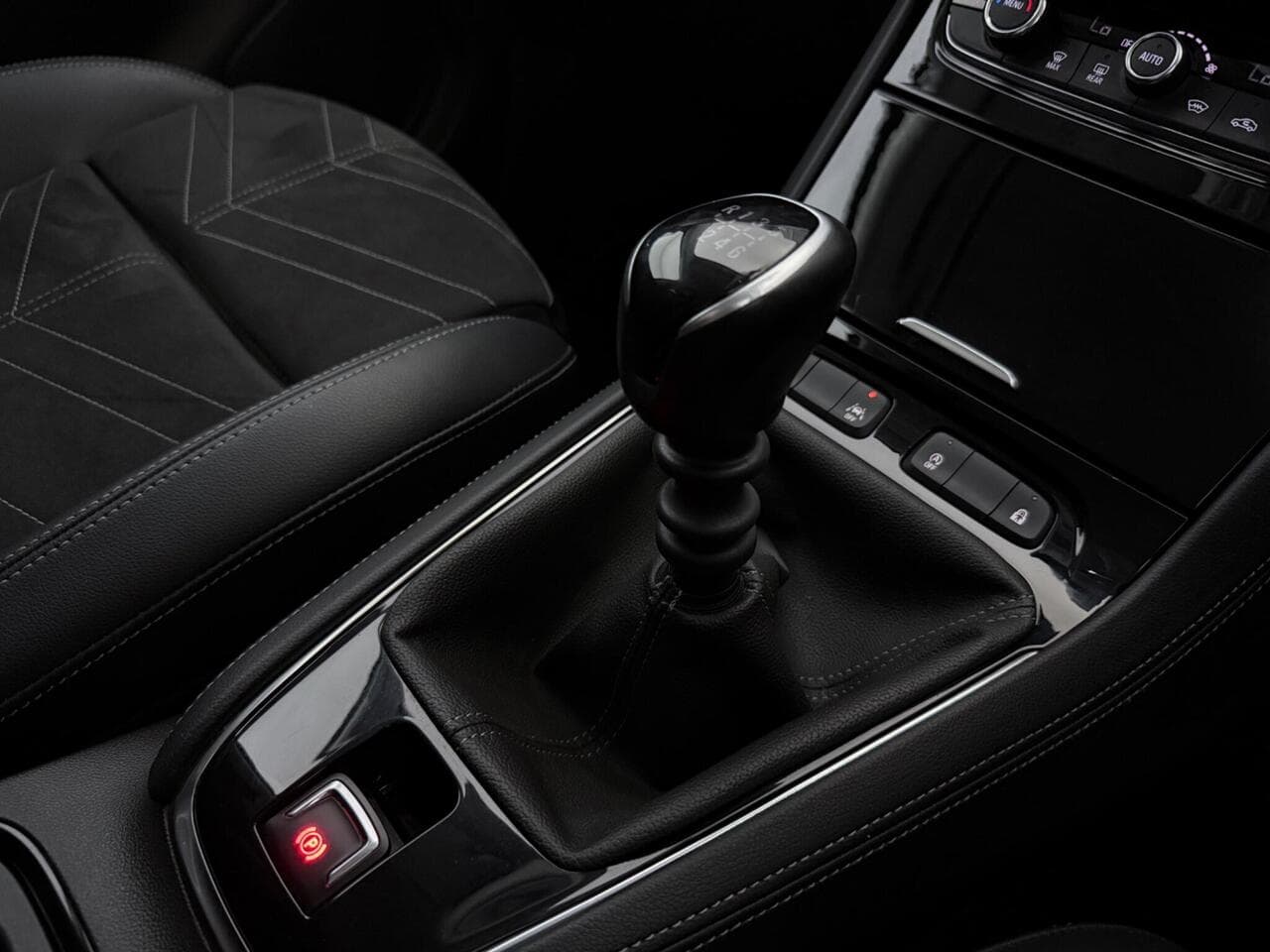 Vauxhall Grandland thumbnail Interior Front