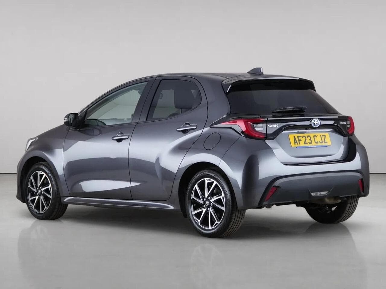 Toyota Yaris thumbnail Rear Left
