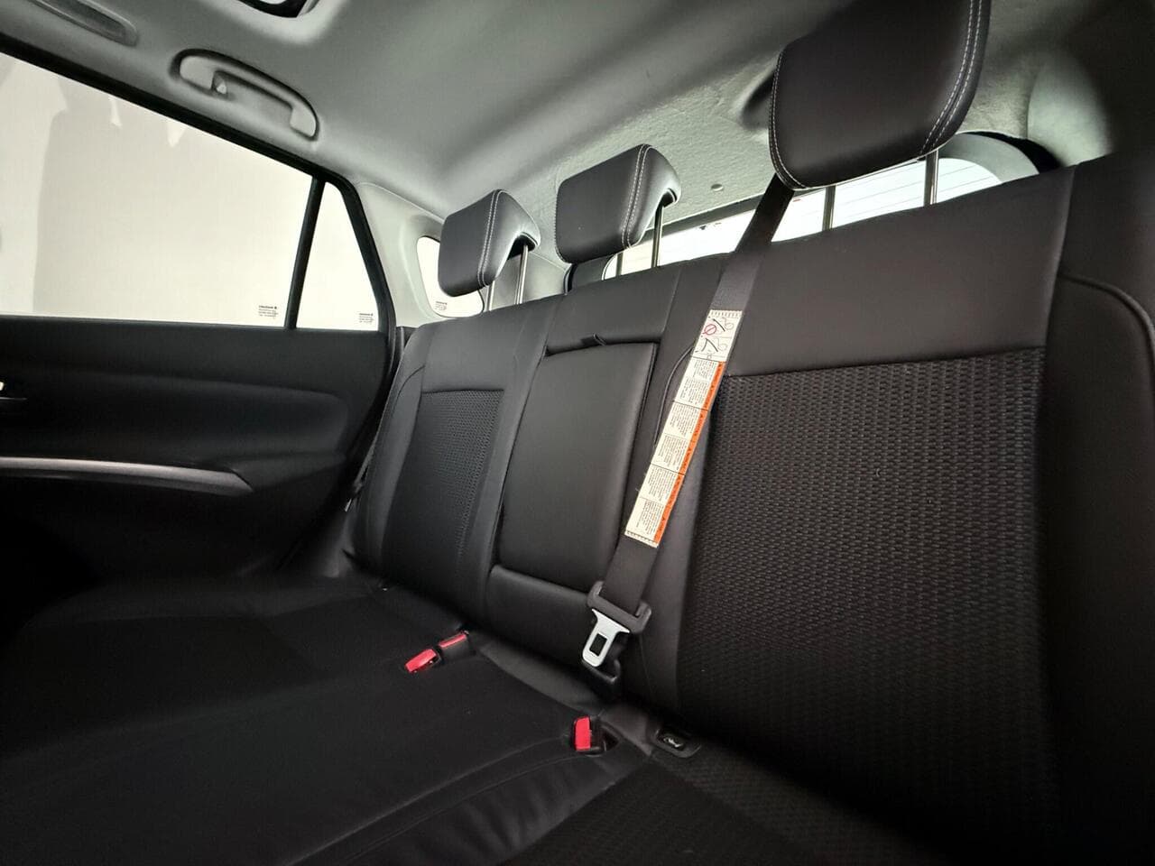 Suzuki S-Cross thumbnail Seats Rear