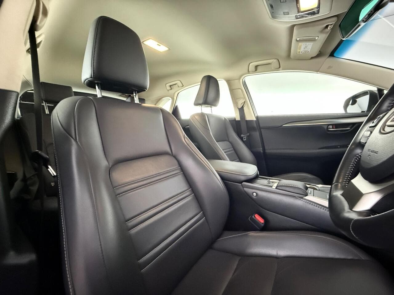 Lexus NX thumbnail Seat Driver