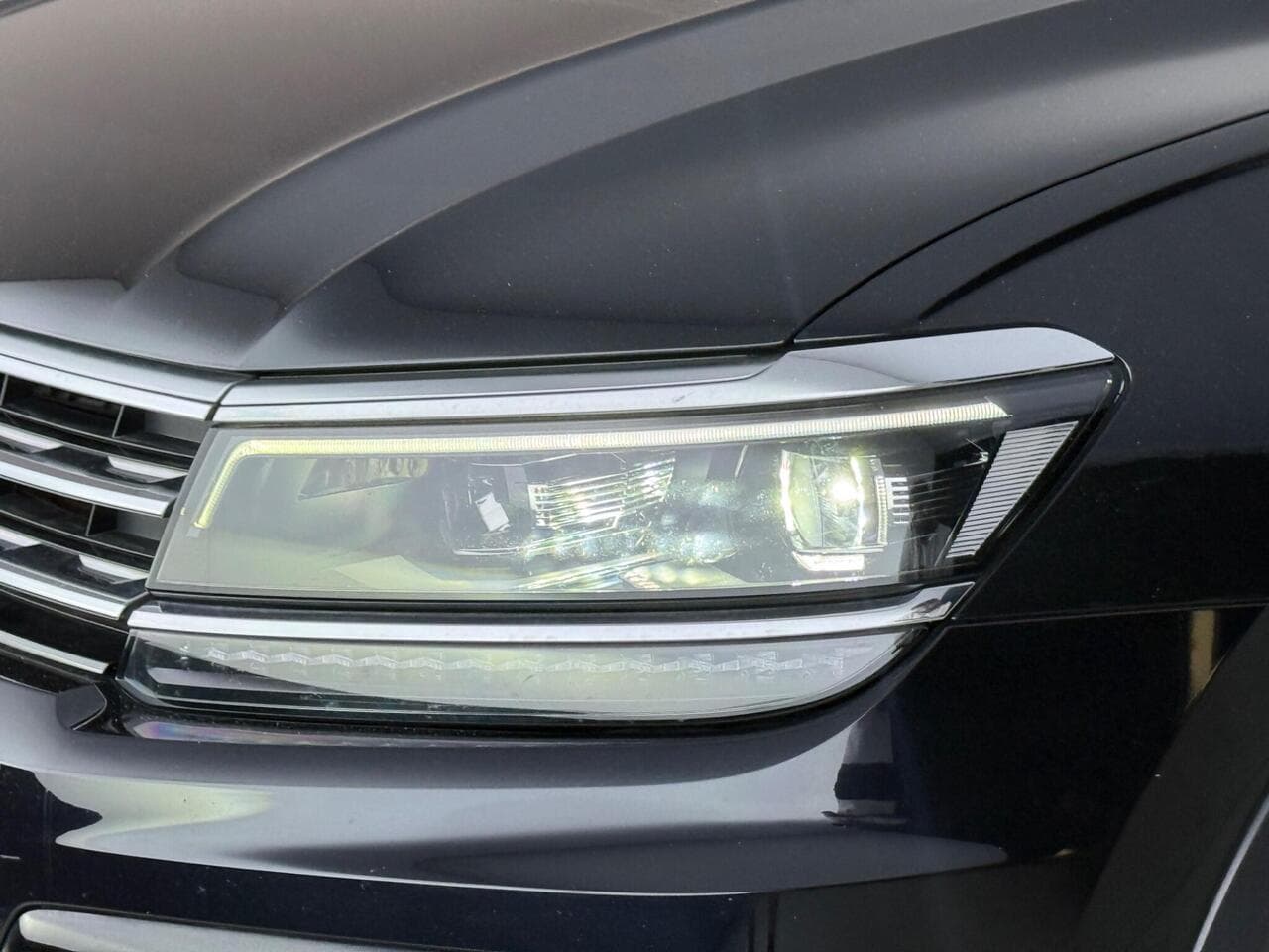 Volkswagen Tiguan thumbnail Lights Front