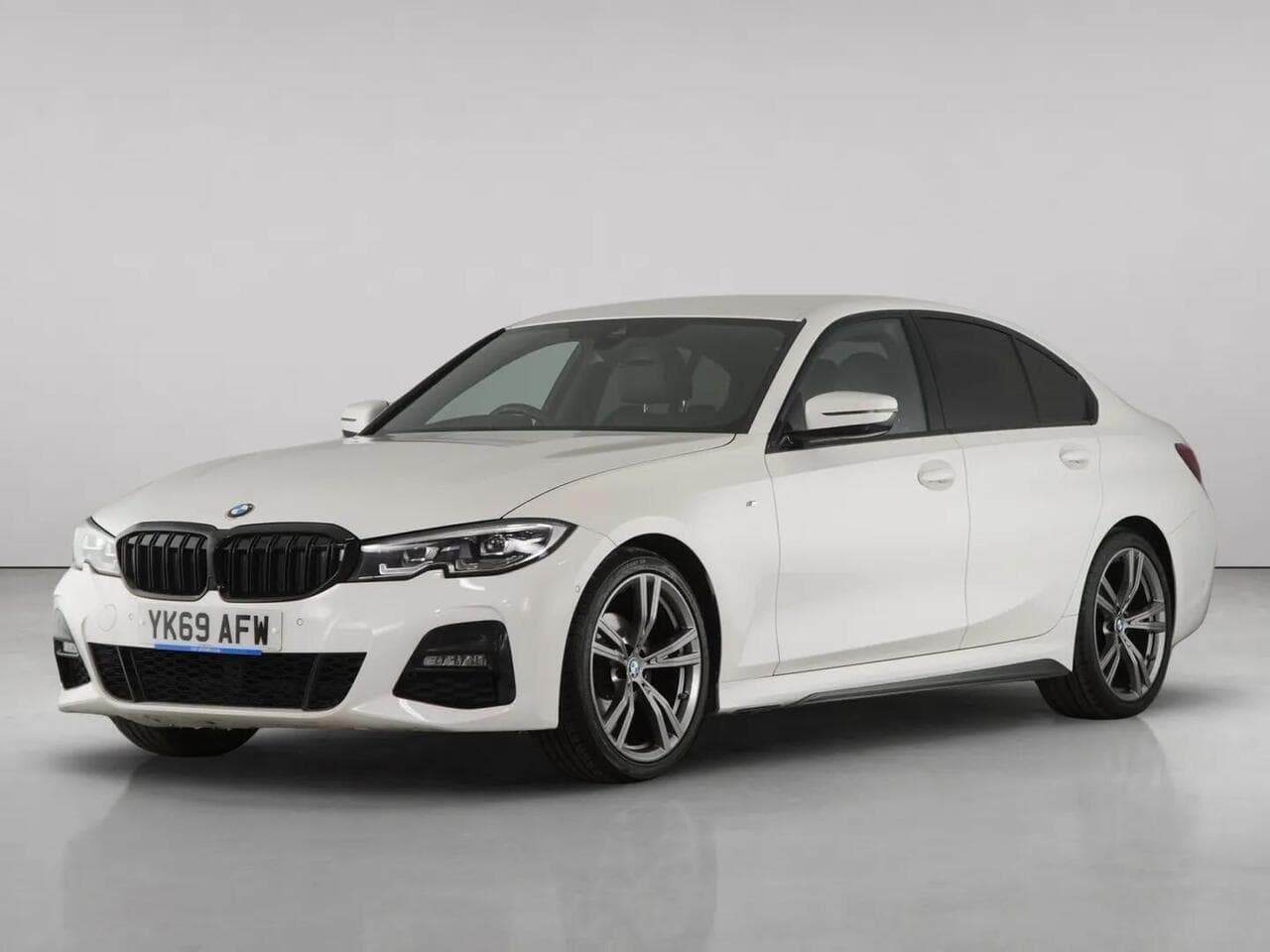 BMW 3 Series thumbnail Front Left