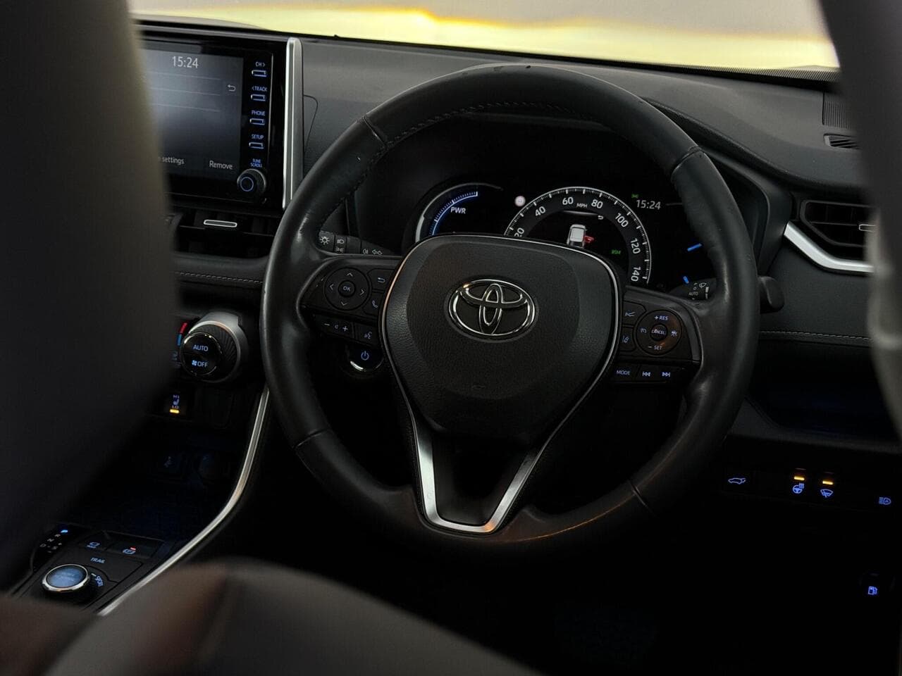 Toyota RAV4 thumbnail Steering Wheel