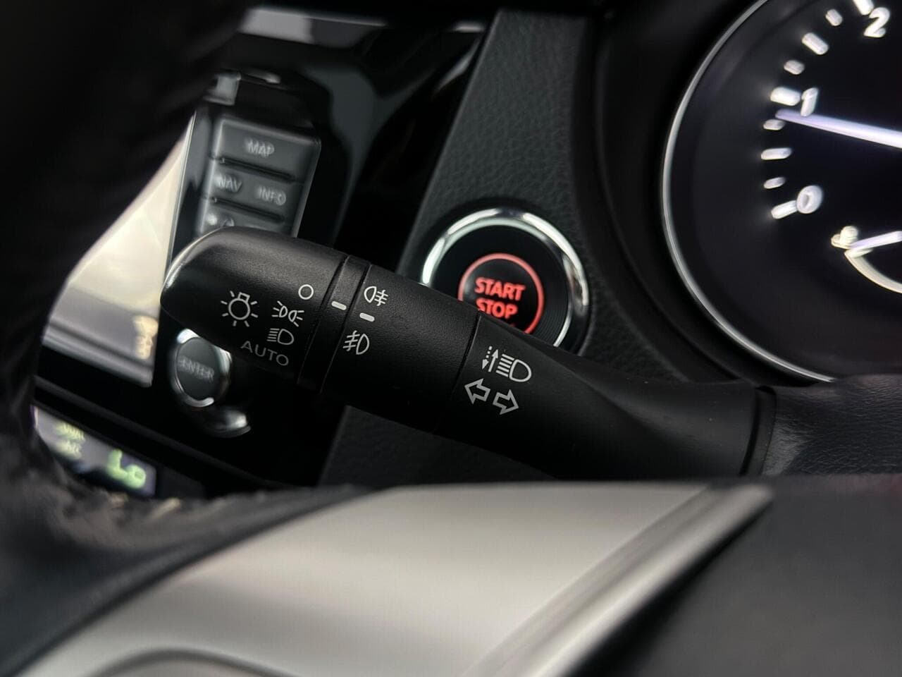 Nissan Qashqai thumbnail Interior Front