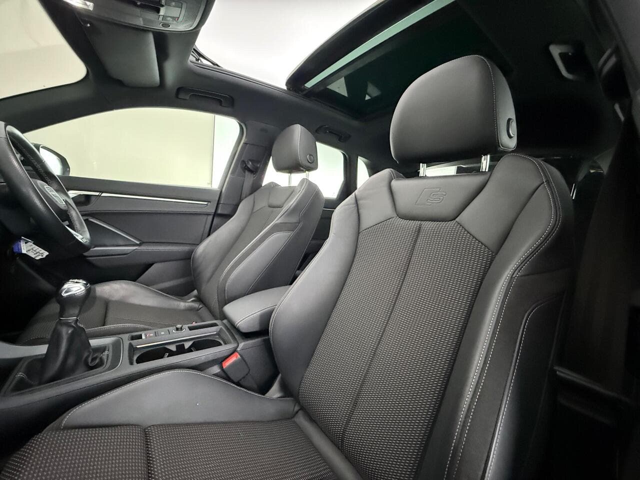 Audi Q3 thumbnail Seat Front Passenger